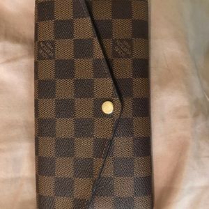 Sarah wallet only used it for a month